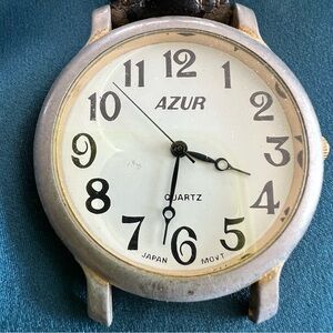 Vintage AZUR Japan Movt Quarts
Round Face